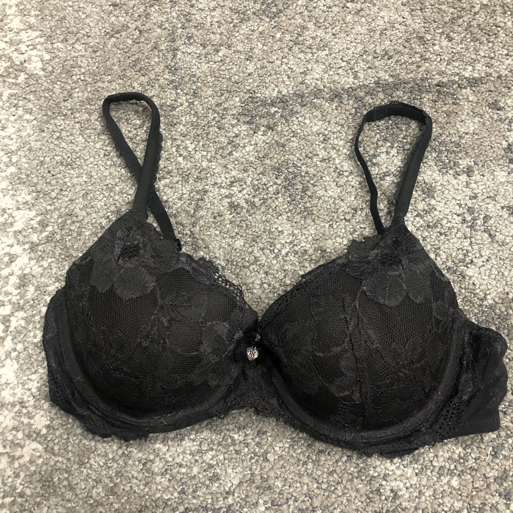 Victoria Secret Body by Victoria lined demi 34C